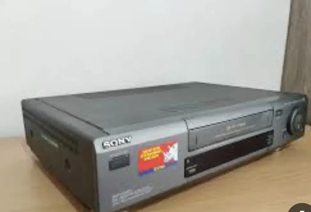 یک دستگاه ویدئو سونی|پخش‌کننده DVD و ویدیو|بروجرد, |دیوار