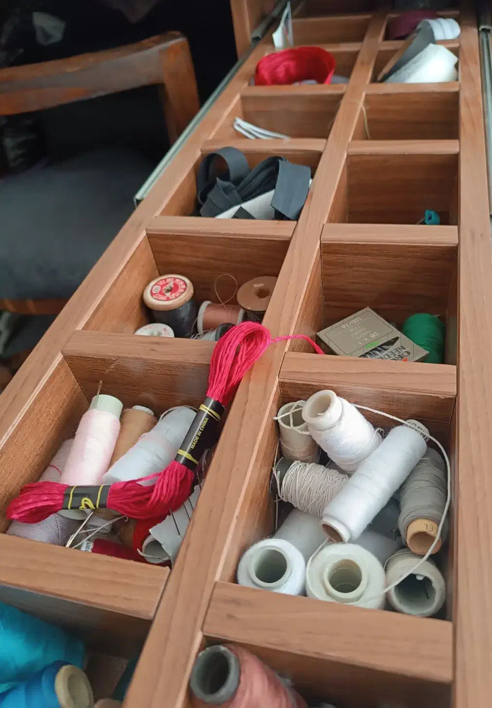 میز برش کشودار|میز تحریر و کامپیوتر|فولادشهر, C4|دیوار