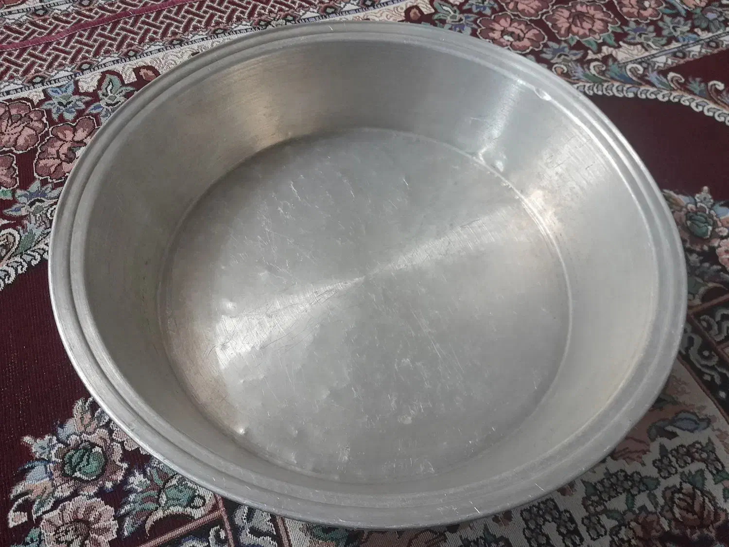 یک عدد تشت روحی بزرگ تمیز|ظروف سرو و پذیرایی|محمدشهر, محمدشهر|دیوار