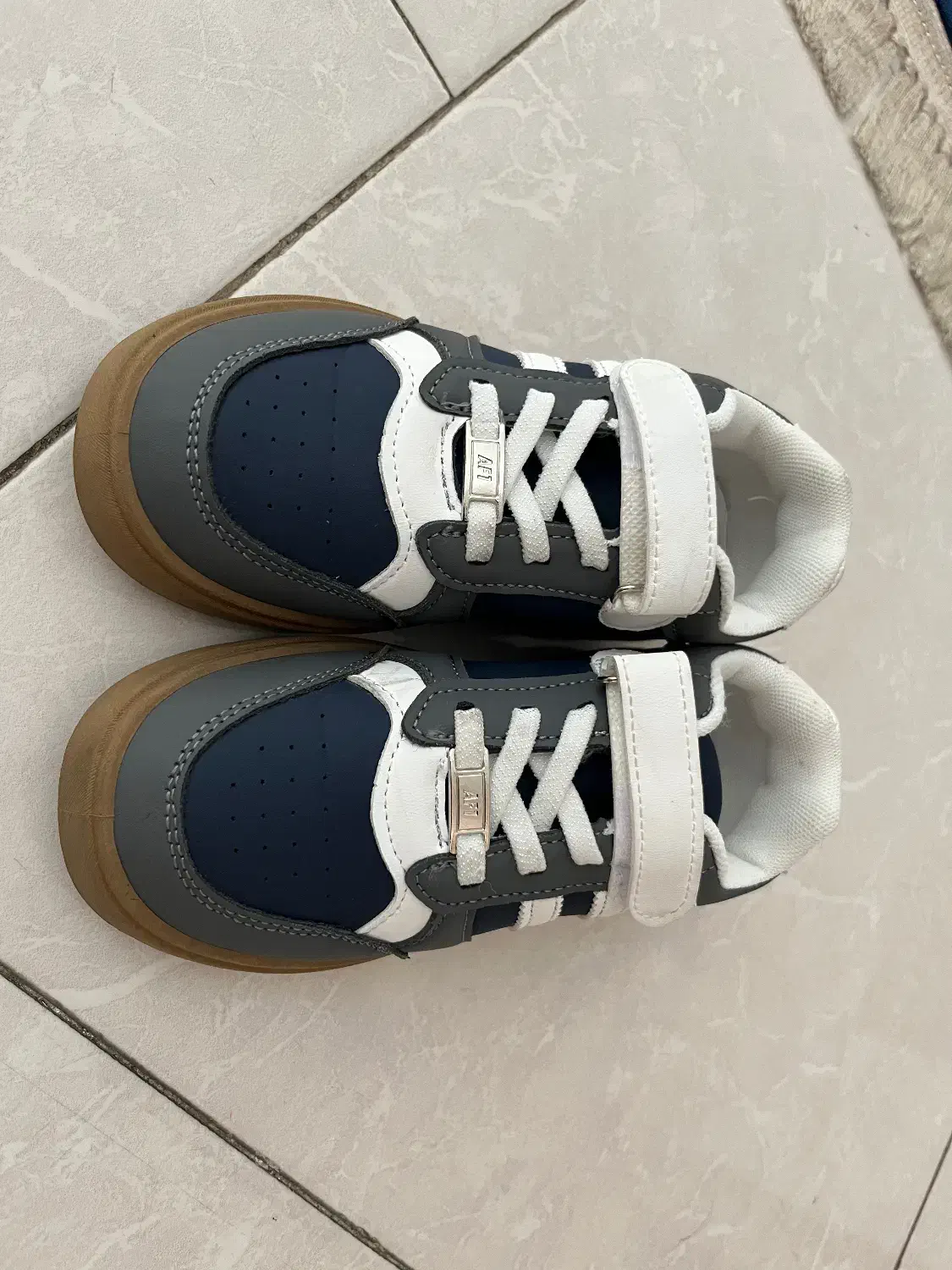 کفش بچگانه|کفش و لباس بچه|فردیس, منظریه|دیوار