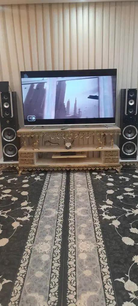 میز تی وی با پایه ها برنز اصل|مبلمان خانگی و میز عسلی|نورآباد, |دیوار