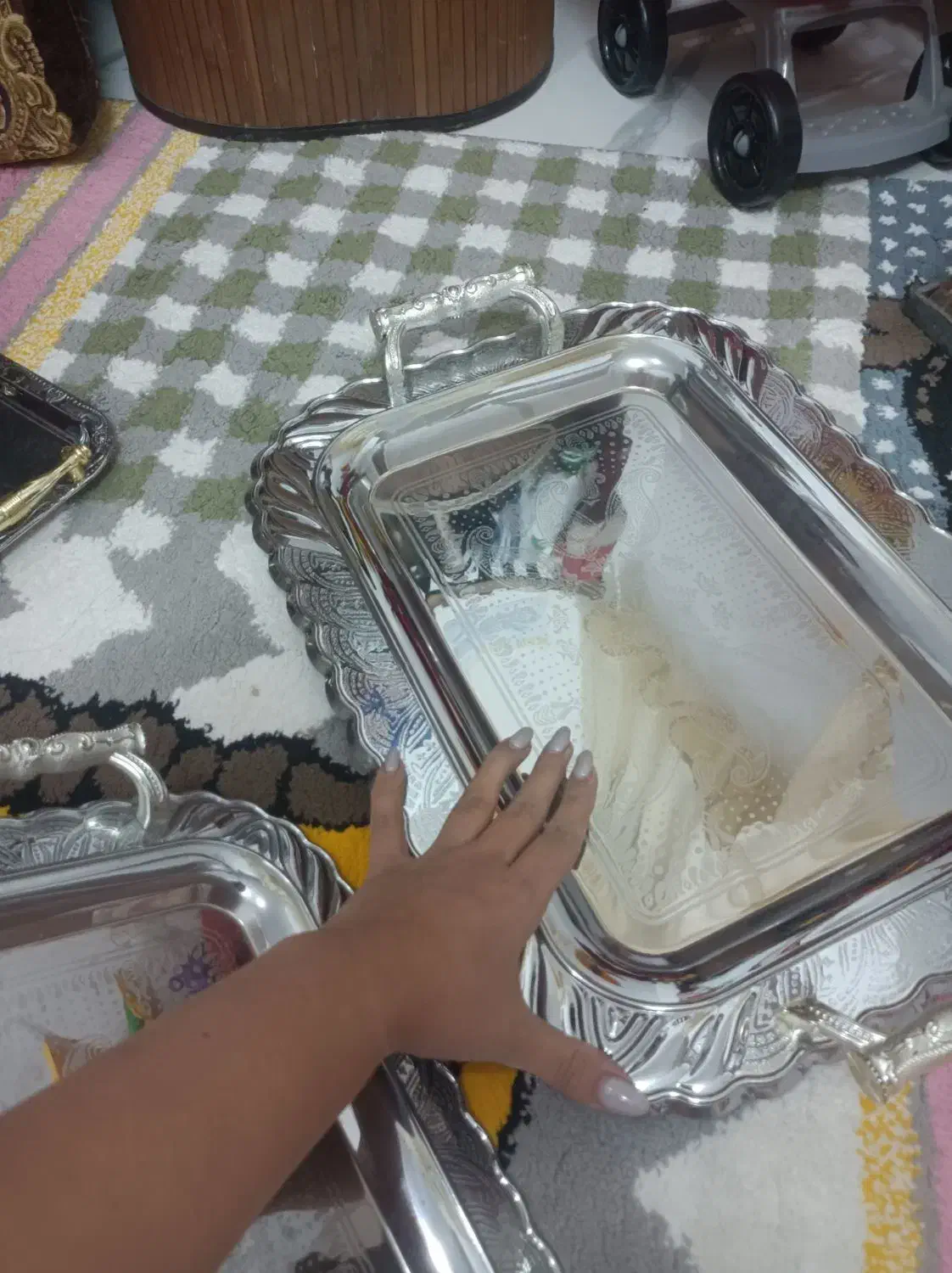 دو عدد سینی خیلی بزرگ|ظروف سرو و پذیرایی|تربتحیدریه, مظفریه|دیوار