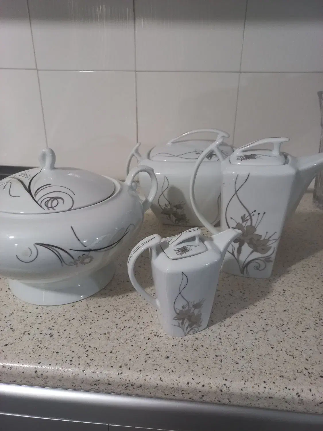 ظروف چینی نو|ظروف سرو و پذیرایی|نظرآباد, رسالت|دیوار