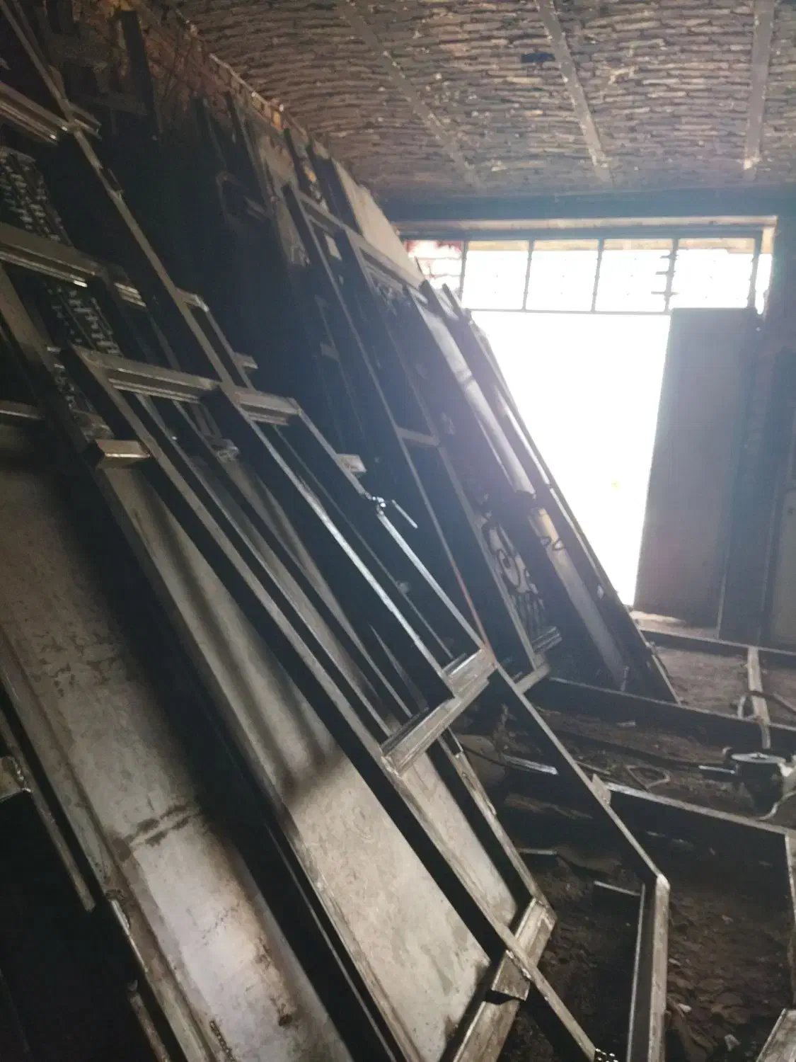 نیاز مند جوشکار درب وپنجره ساز|استخدام معماری، عمران و ساختمانی|ایرانشهر, |دیوار