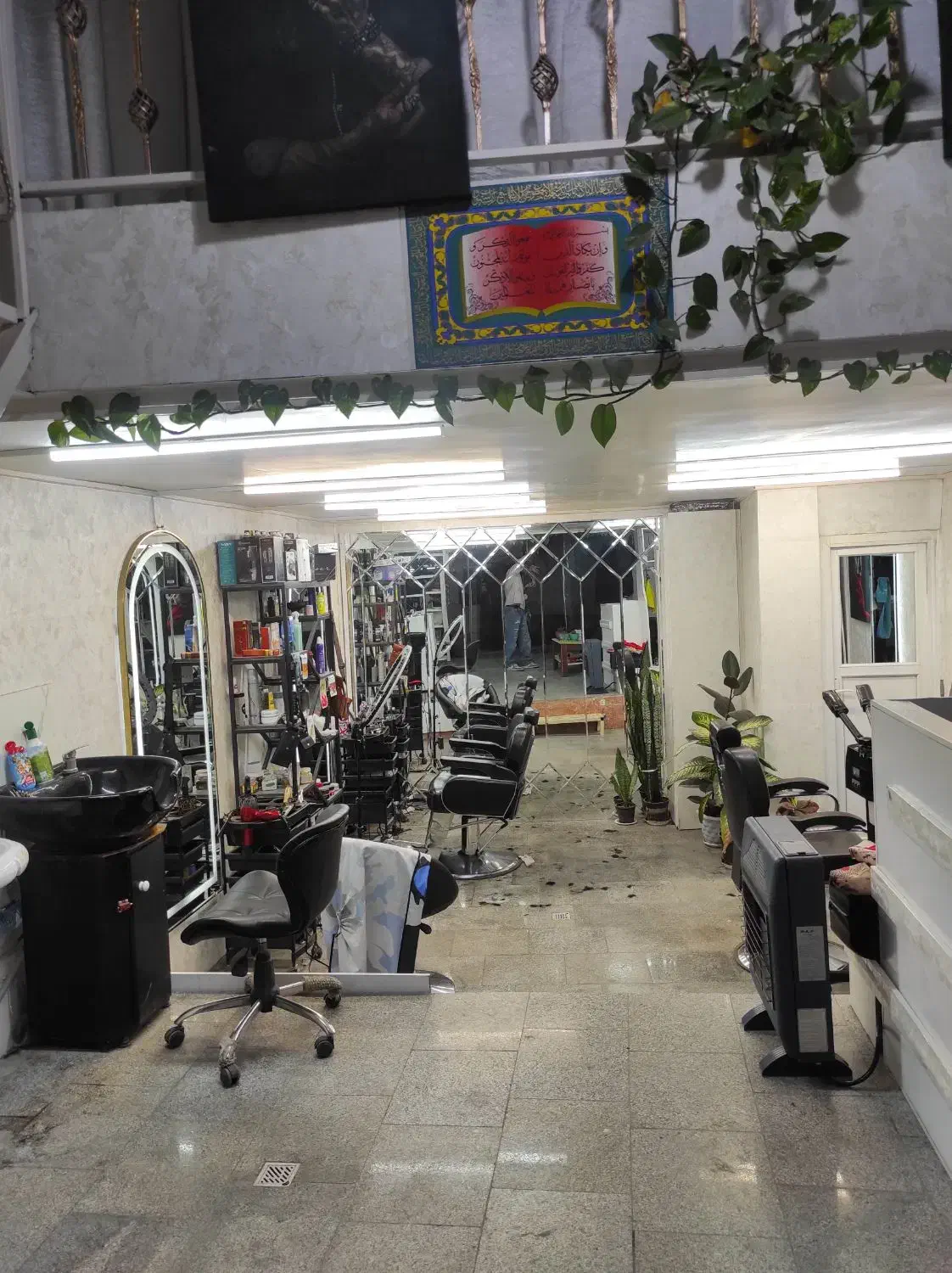 استخدام دو آرایشگر ماهر با مشتری|استخدام درمانی، زیبایی، بهداشتی|دامغان, |دیوار