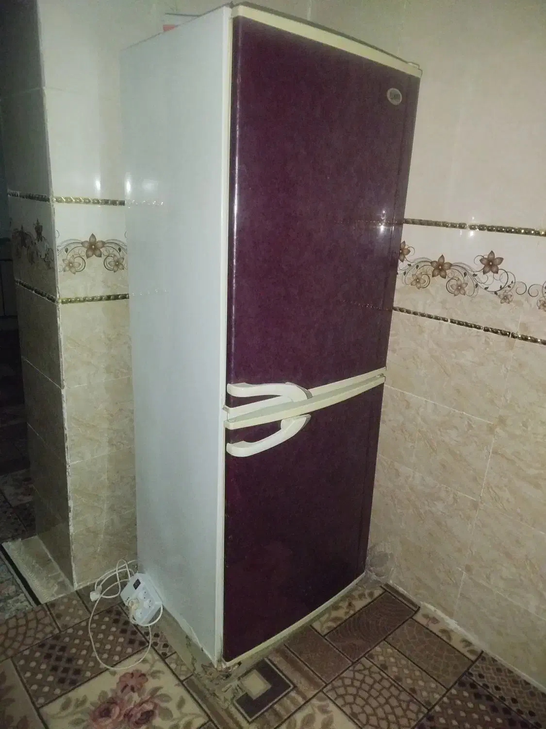 یخچال|یخچال و فریزر|نیمروز, |دیوار