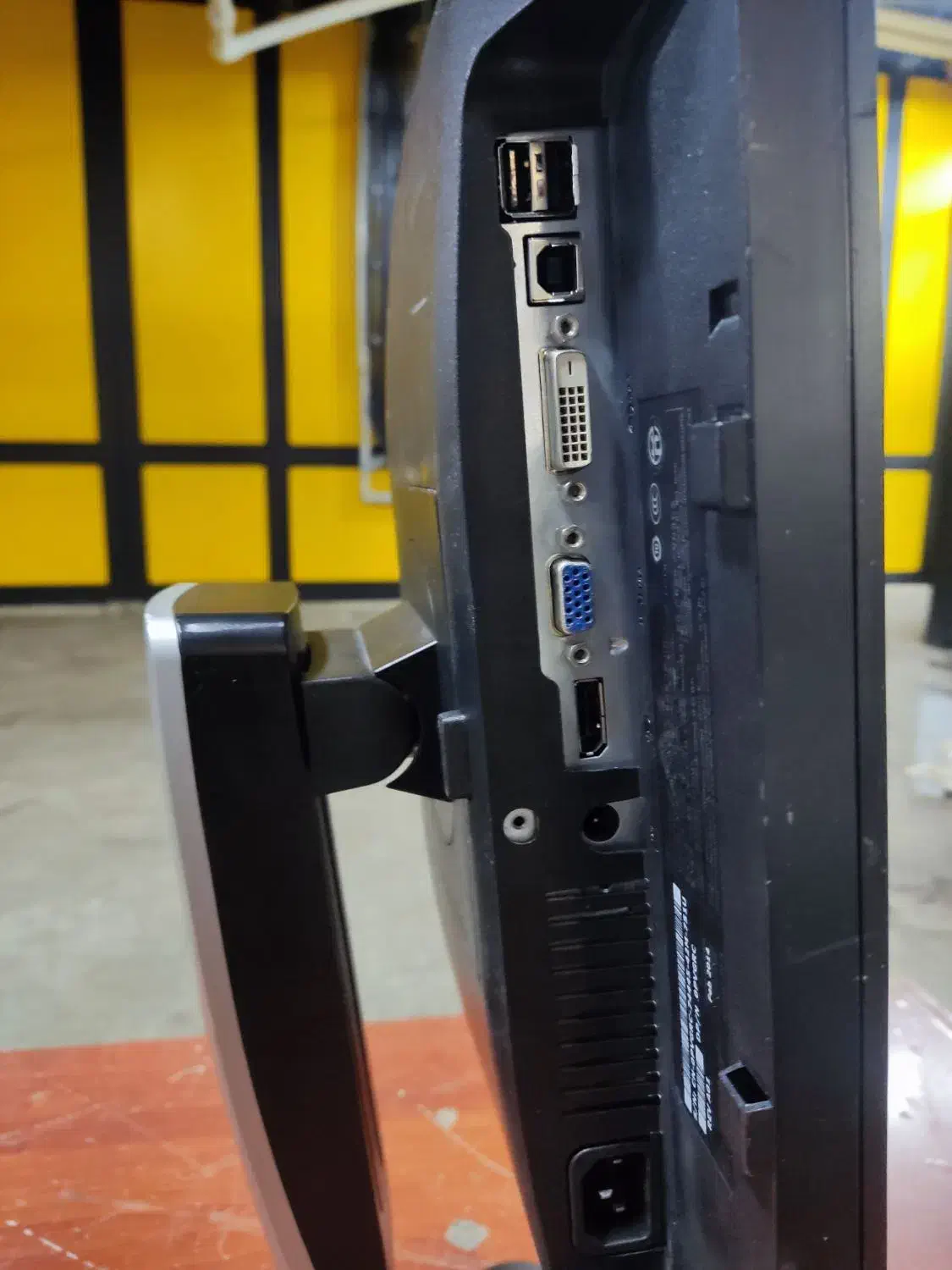 مانیتور 20 اینچی Dell|قطعات و لوازم جانبی رایانه|تبریز, |دیوار