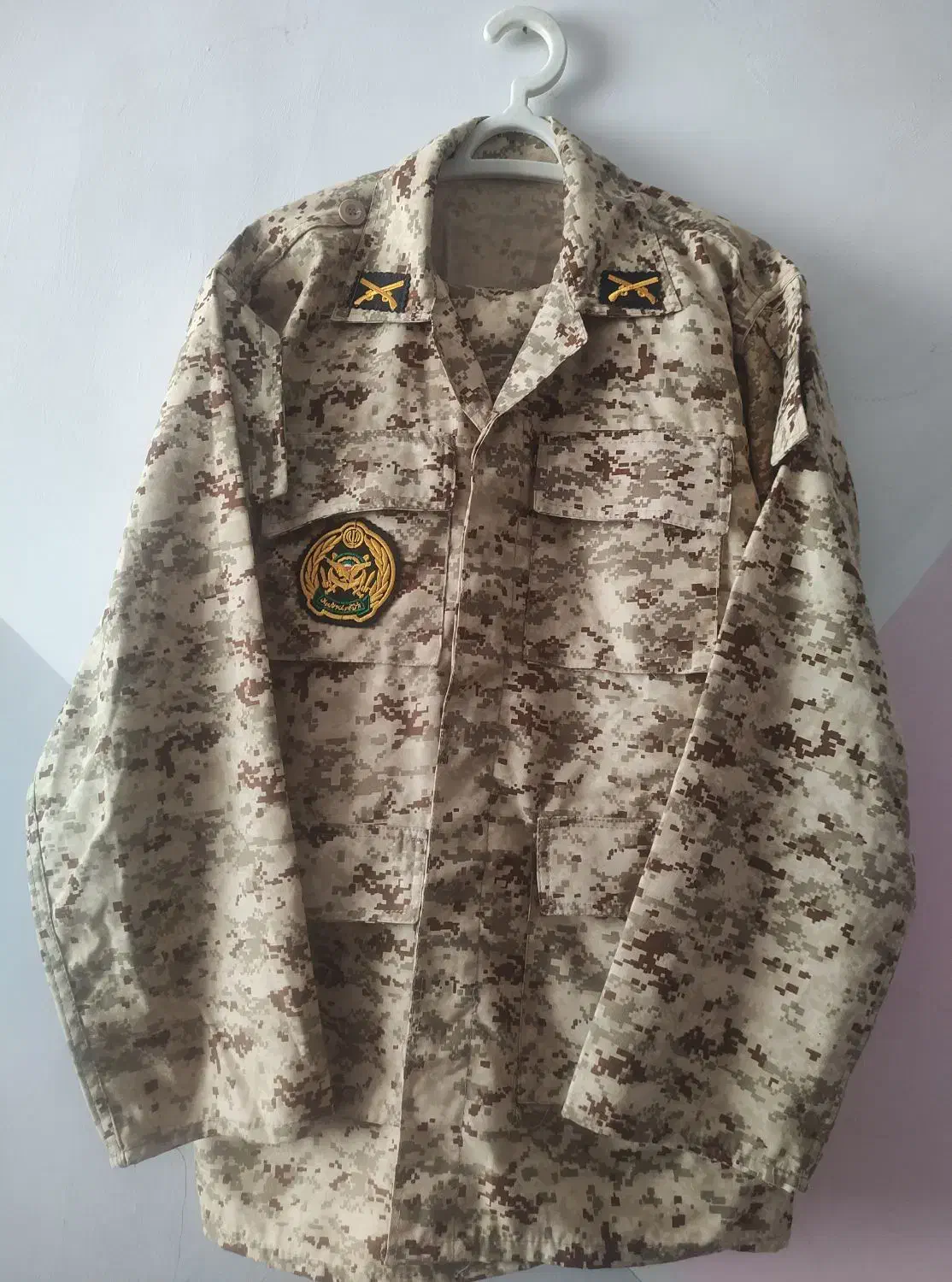 لباس نظامی نیرو زمینی ارتش کاملاً نو|لباس|میانه, |دیوار