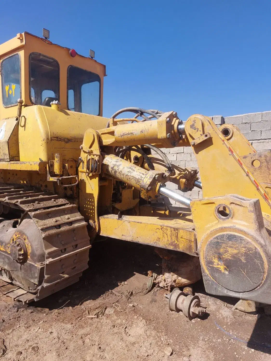 بلدوزر ۱۵۵ سریال ۲۶۰۰۰|خودرو سنگین|تهران, آبشار تهران (دریاچه)|دیوار