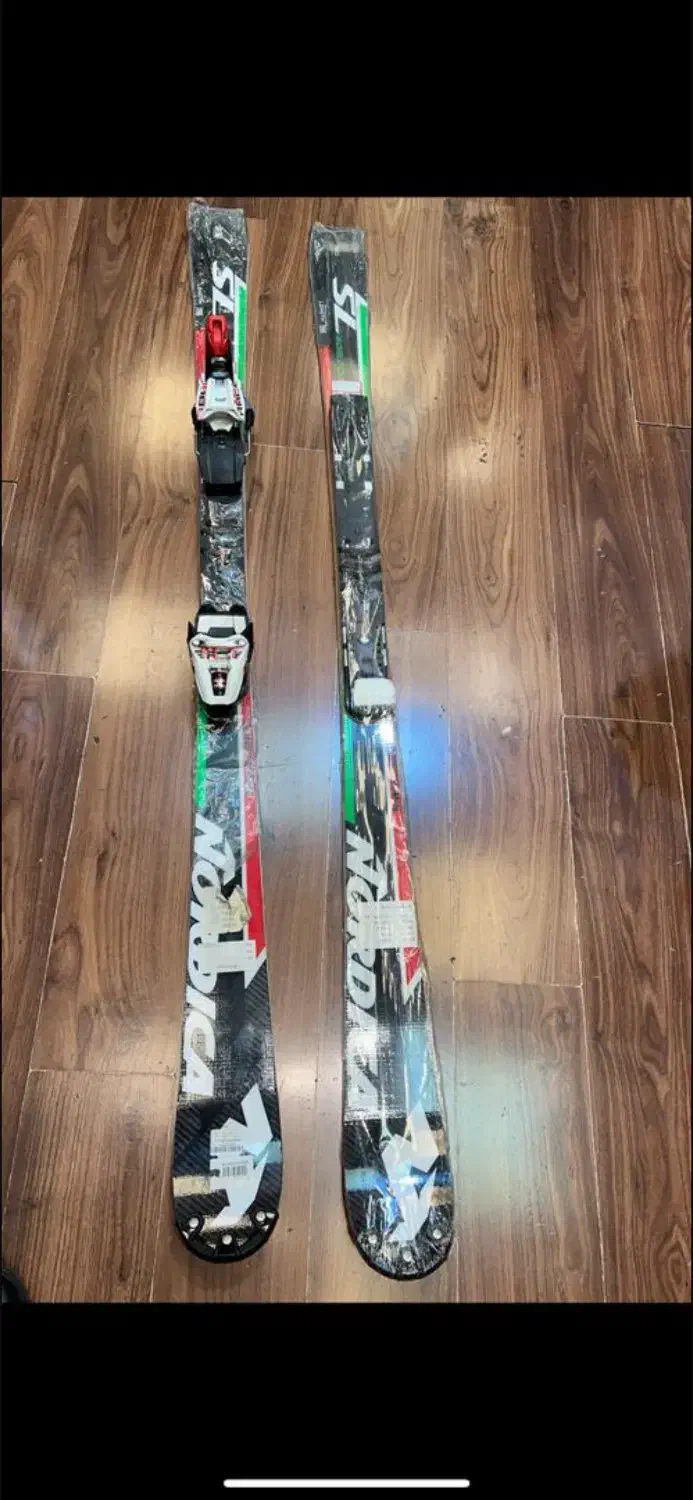 فروش اسکی و کفش نو. بالا ترین مدل اسکی دنیا|ورزشهای زمستانی|تهران, نیاوران|دیوار