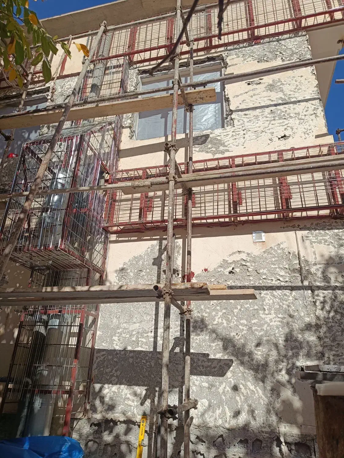 دو کارگر و بنا روزمزد نیازمندیم|استخدام معماری، عمران و ساختمانی|طالقان, |دیوار