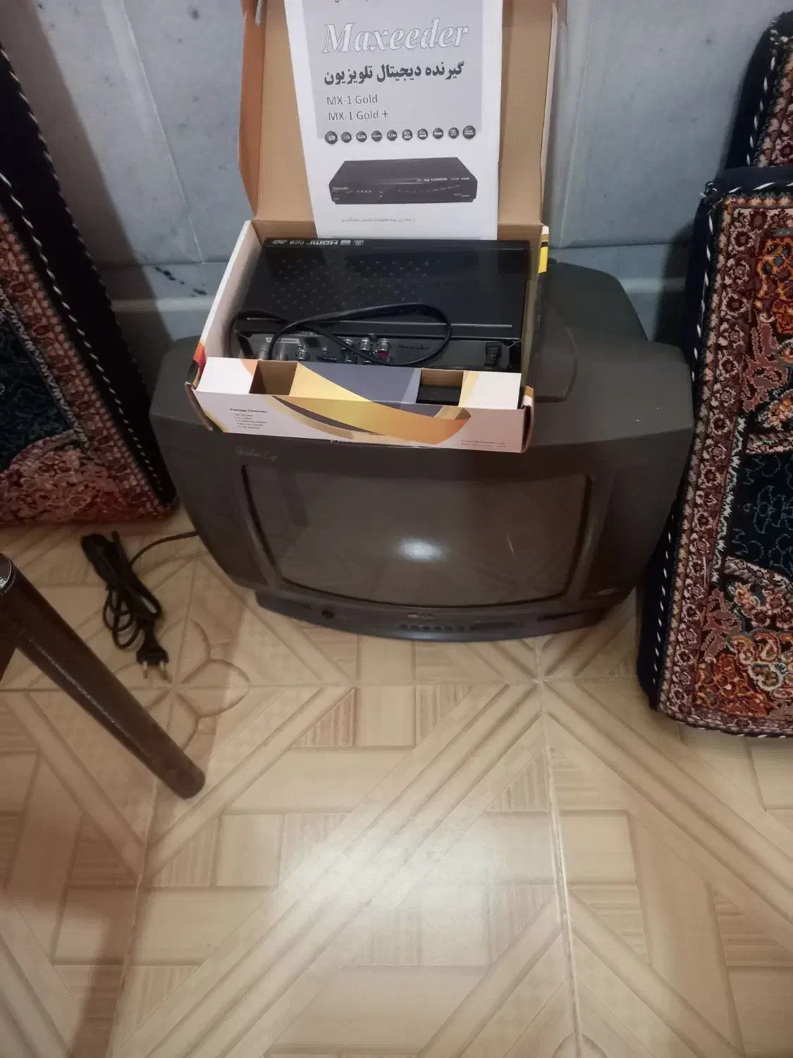 تلویزیون ۱۴ اینچ همراه دستگاه دیجیتال|تلویزیون و پروژکتور|زاهدان, |دیوار