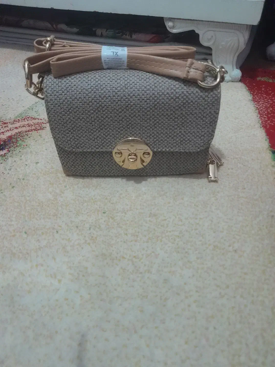 کیف|لباس|مشهد, شهید معقول|دیوار