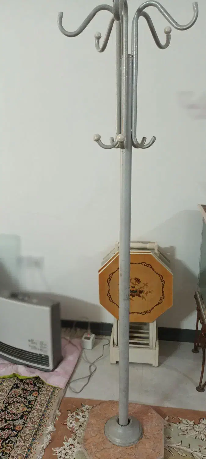 جالباسی|بندرخت و رخت‌آویز|مشهد, خواجه ربیع|دیوار