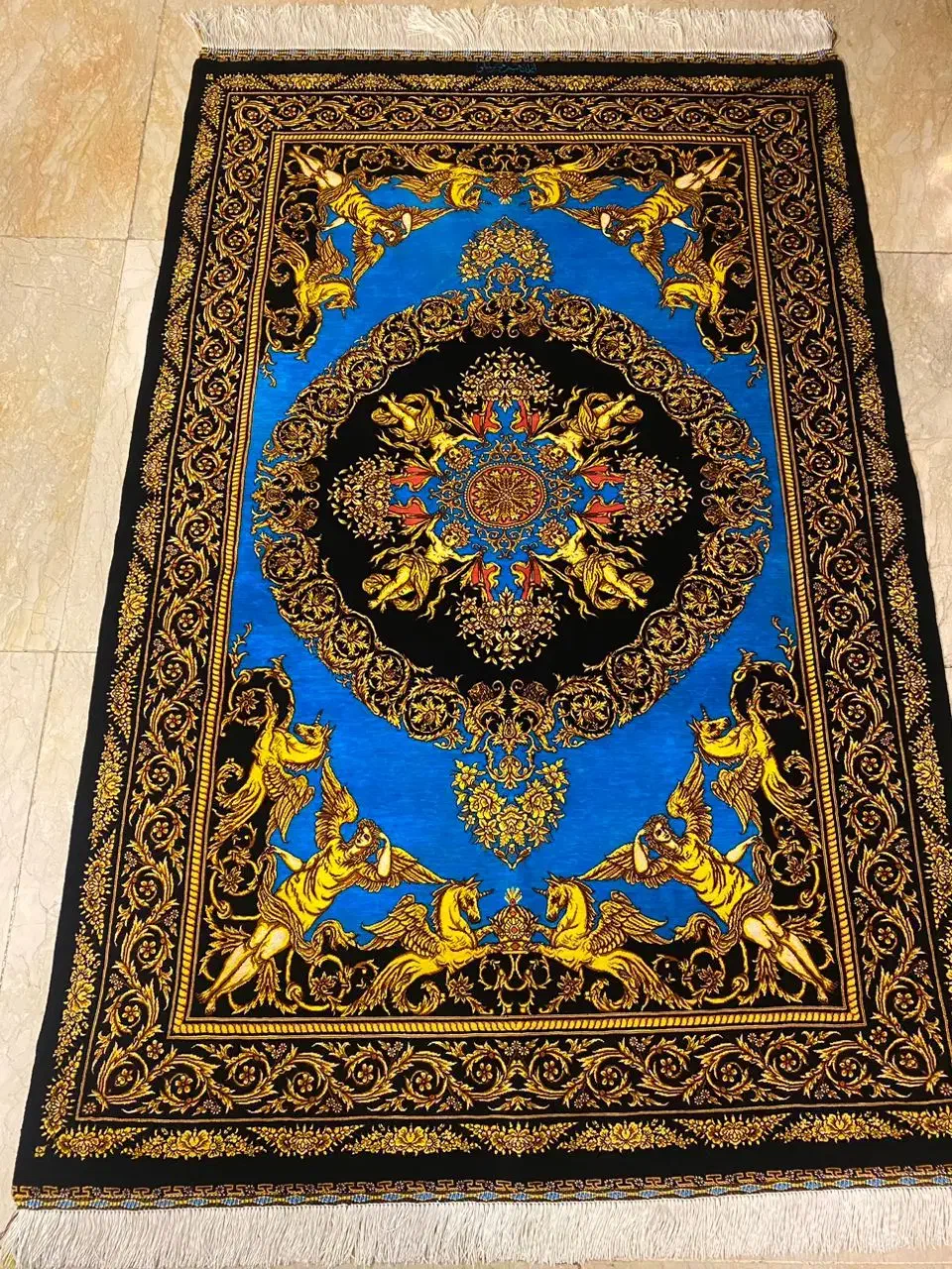 زمینه فیروزه آیی ابریشم|فرش|تهران, فرمانیه|دیوار