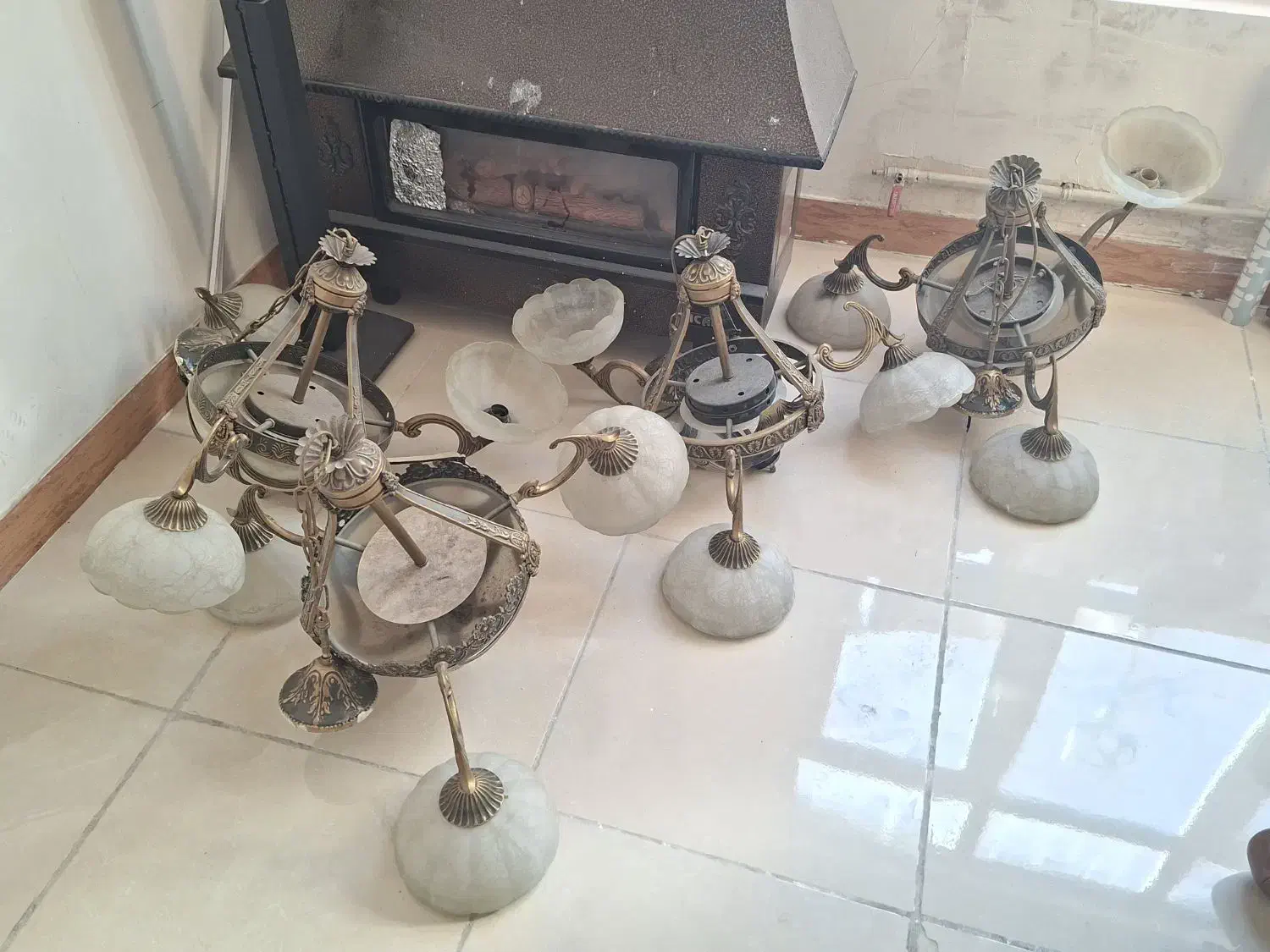 لوستر سه شاخه برنجی|لوستر و چراغ آویز|ایلام, |دیوار