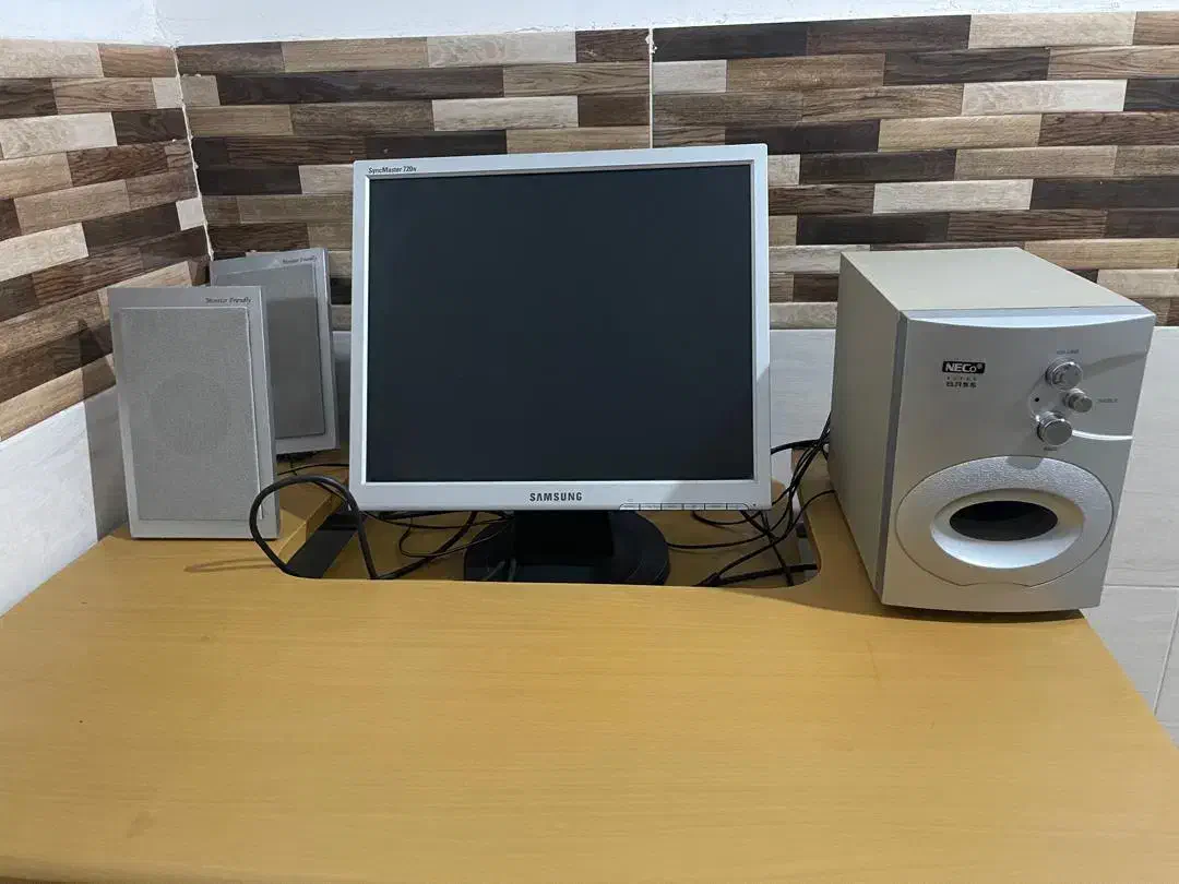 کامپیوتر خانگی LCD به همراه اسپیکر و پرینتز|رایانه رومیزی|ساری, |دیوار