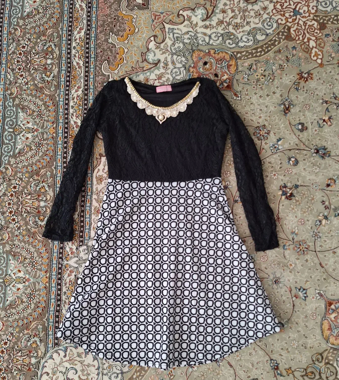 دامن و شومیز|لباس|بوئین زهرا, |دیوار