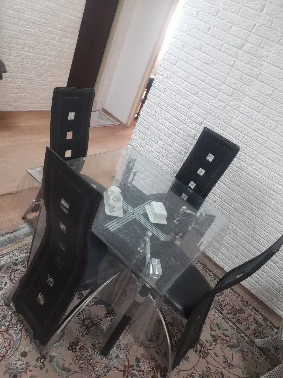 میز غذاخوری|میز و صندلی غذاخوری|رباط‌کریم, شهرک والفجر|دیوار