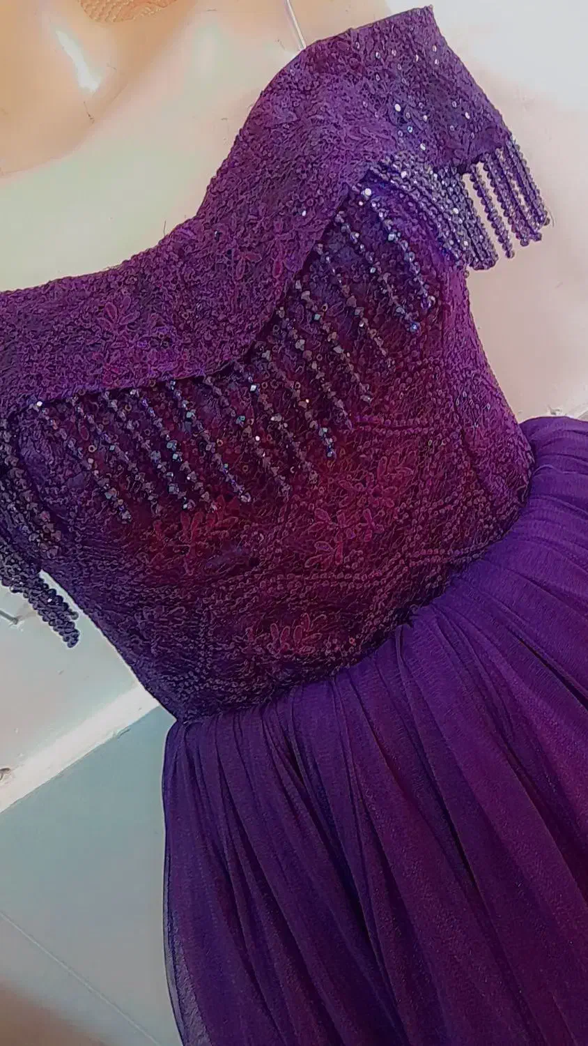 لباس عقد|لباس|بوژگان, |دیوار