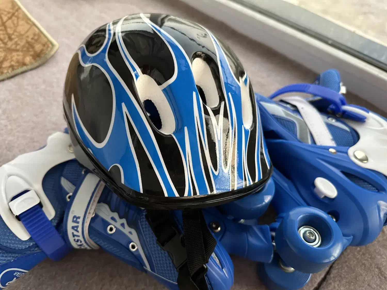 کفش اسکیت‌ چهار چرخ|دوچرخه، اسکیت، اسکوتر|صومعه‌سرا, |دیوار