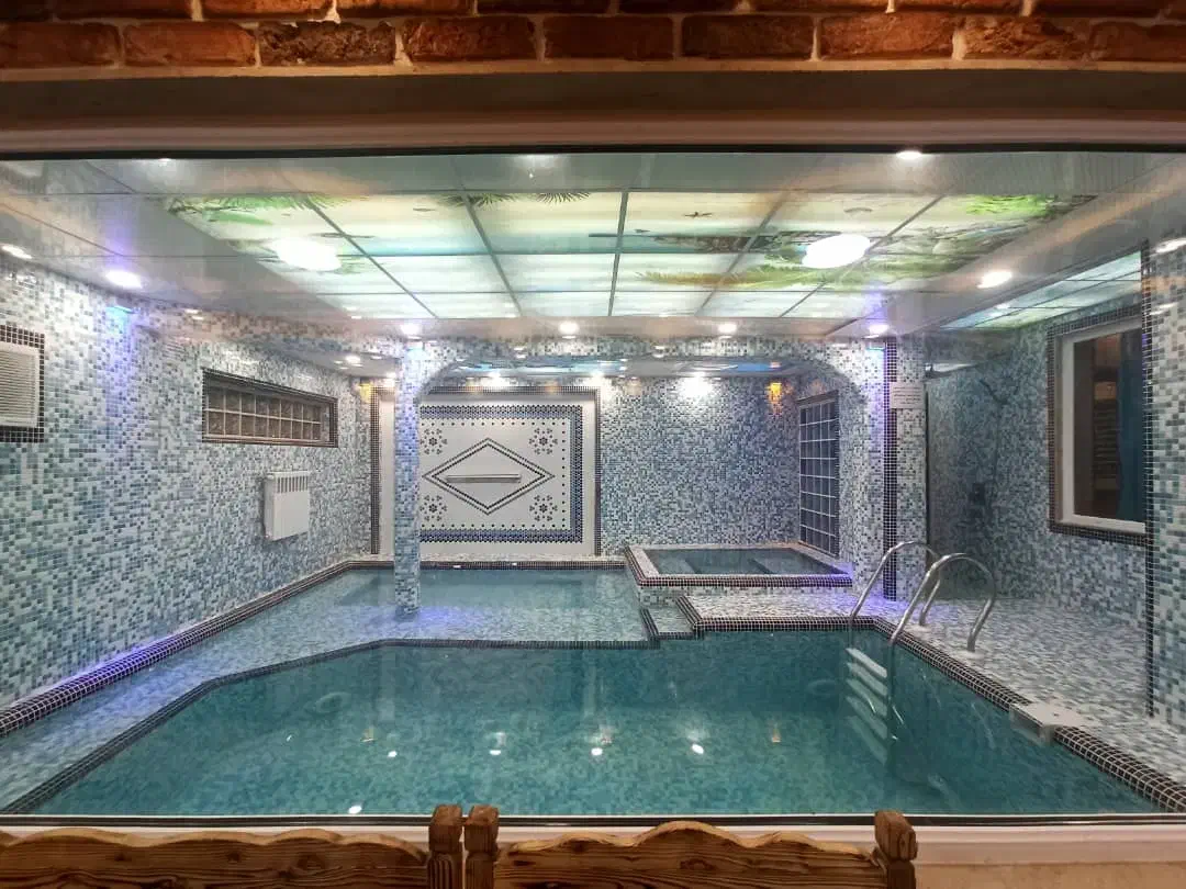 ویلا استخر دار باسونا و جکوزی سنتی|اجارهٔ کوتاهمدت ویلا و باغ|بندر انزلی, معلم|دیوار