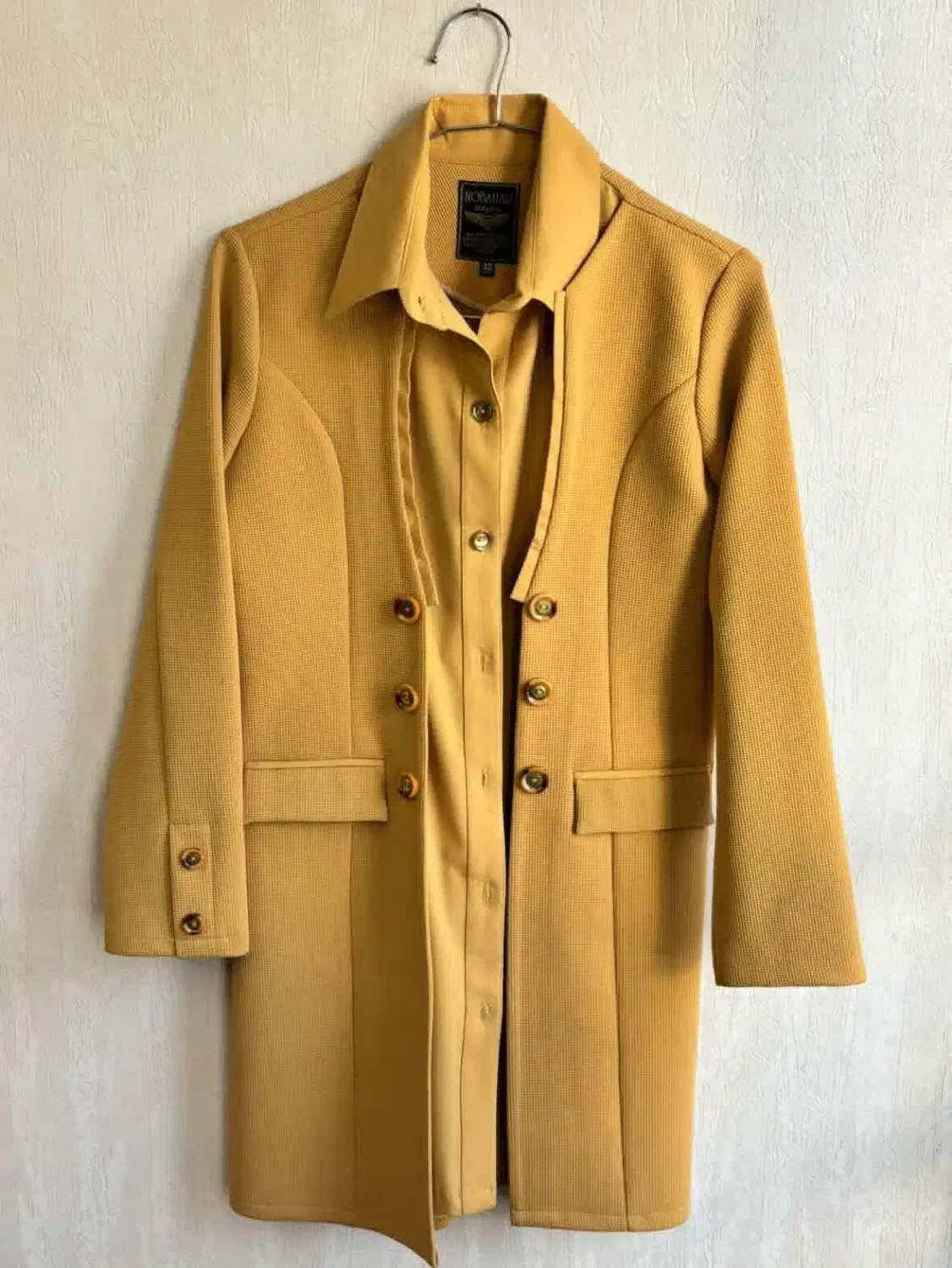 لباس|کیف، کفش، کمربند|میانه, |دیوار