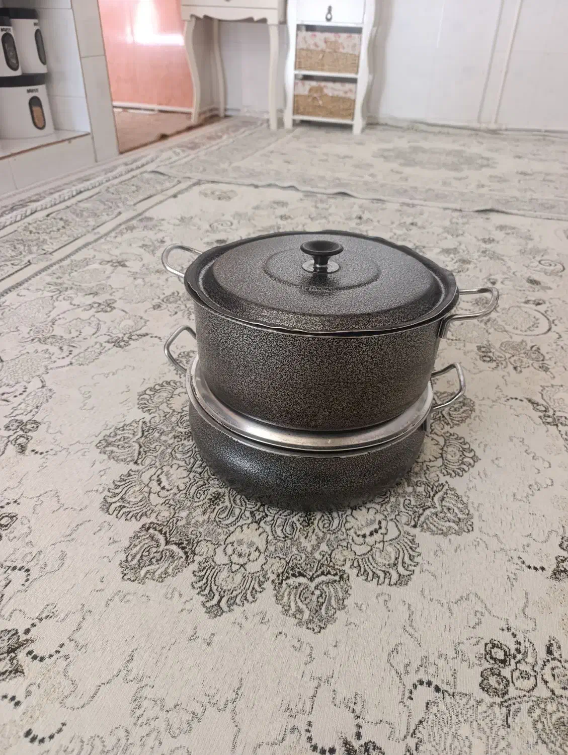 یک ماهیتابه روحی بدنه چکشی ویک قابلمه نسوز|ظروف پخت‌وپز|جوانرود, |دیوار