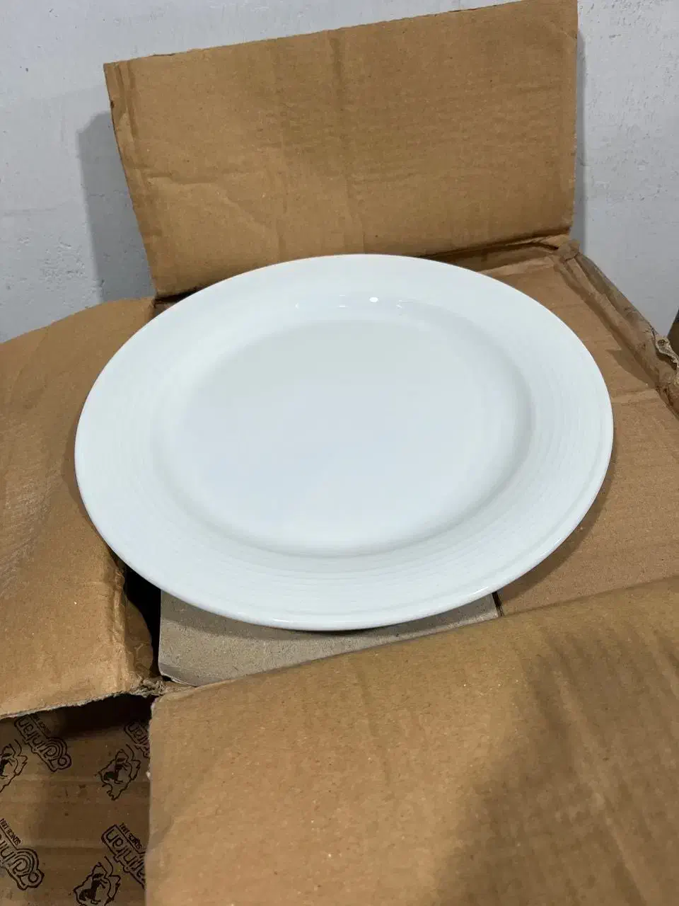 ظروف هتلی چینی زرین اصل مناسب کافه و رستوران|ظروف سرو و پذیرایی|رشت, منظریه|دیوار