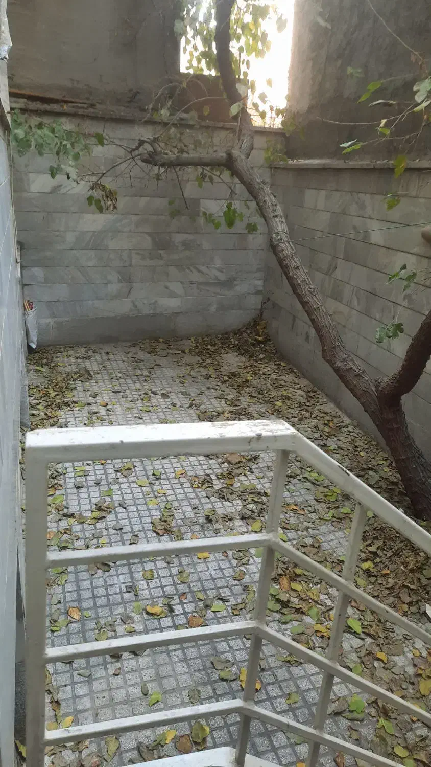 اپارتمان ۳ طبقه تک واحدی طبقه همکف