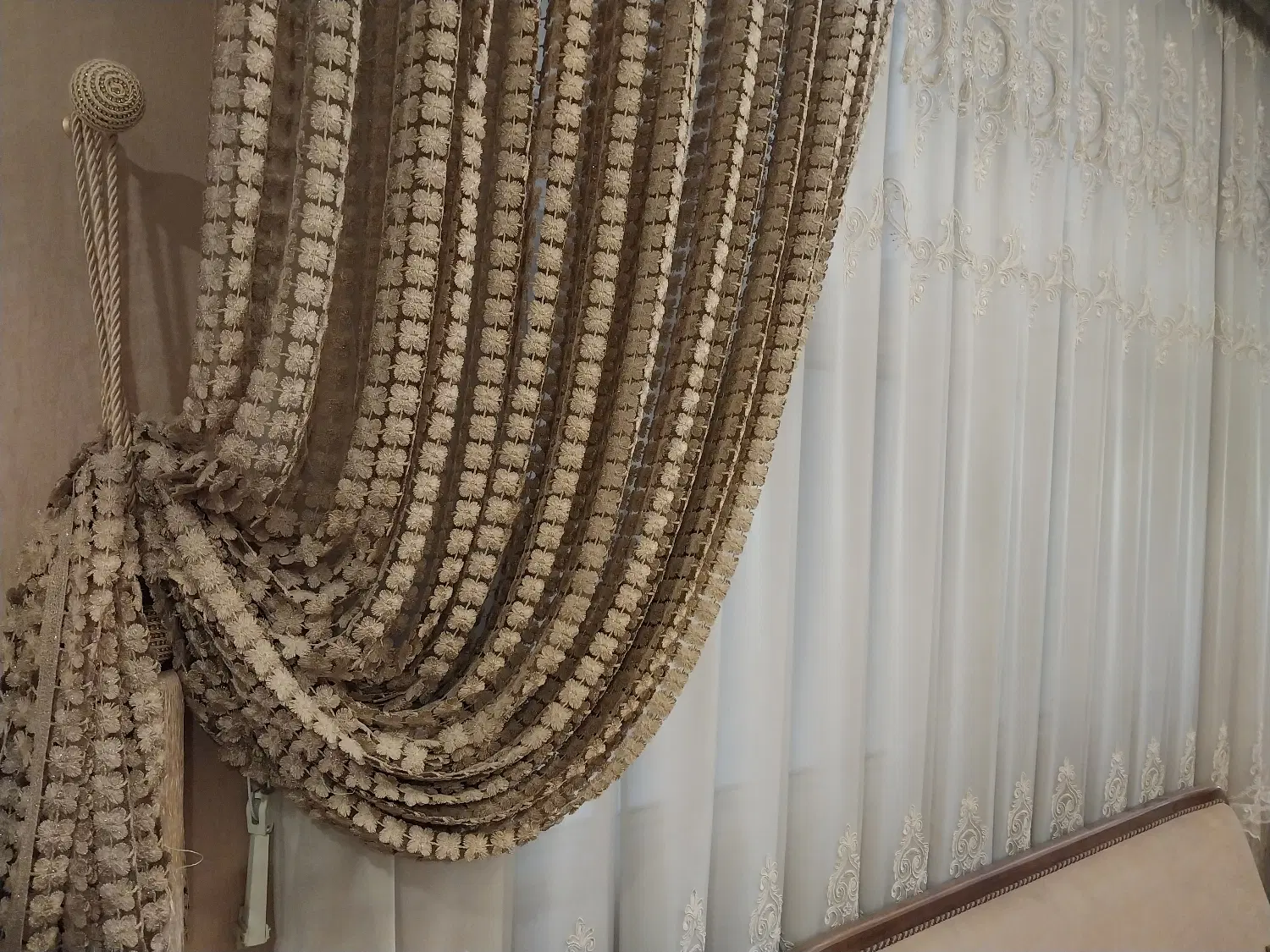 چند سری پرده پارچهای و زبرا|پرده، رانر، رومیزی|تهران, هروی|دیوار