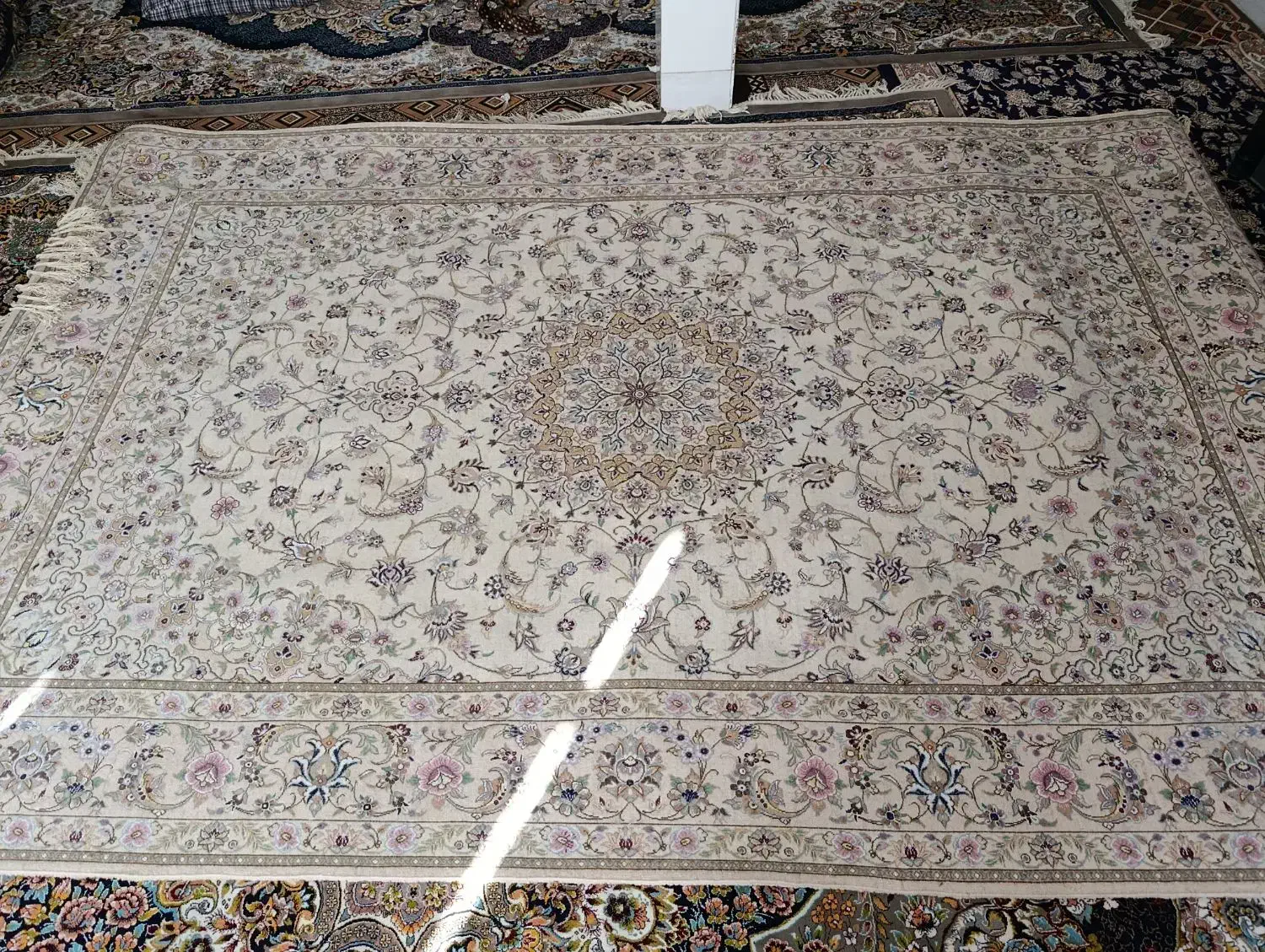 سه عدد فرش دستباف شش متری|فرش|اصفهان, باغ زرشک|دیوار