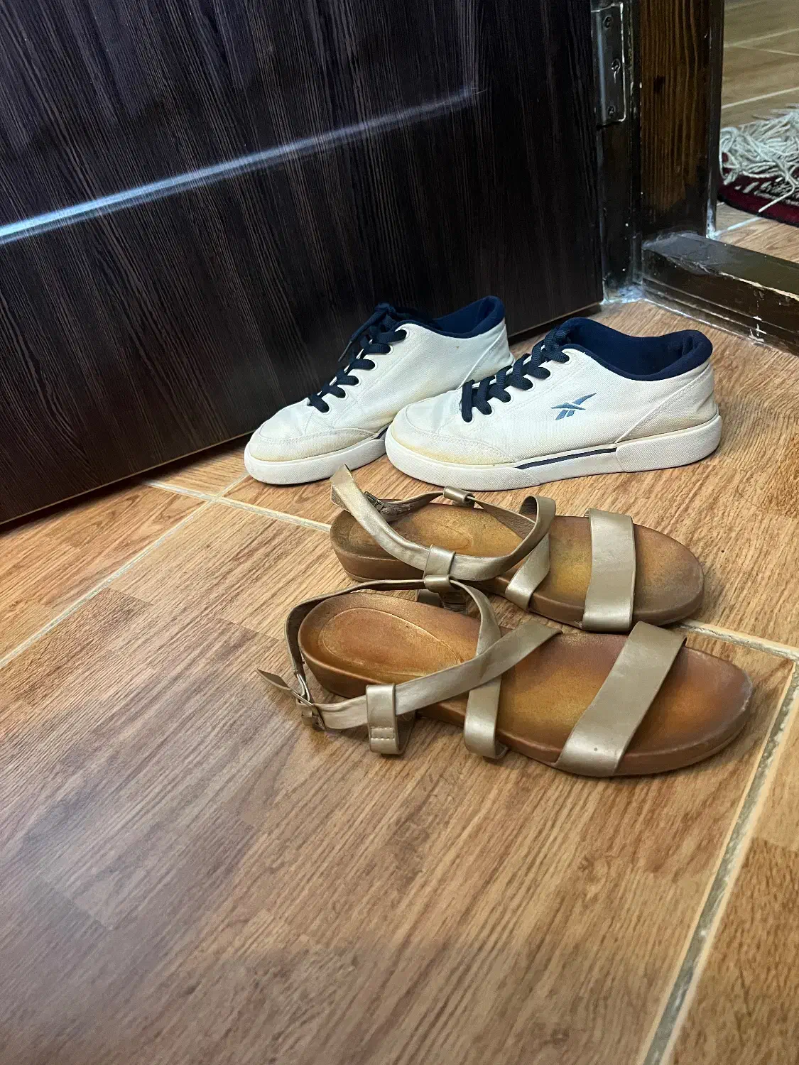 کفش و صندل|کیف، کفش، کمربند|گنبد کاووس, |دیوار