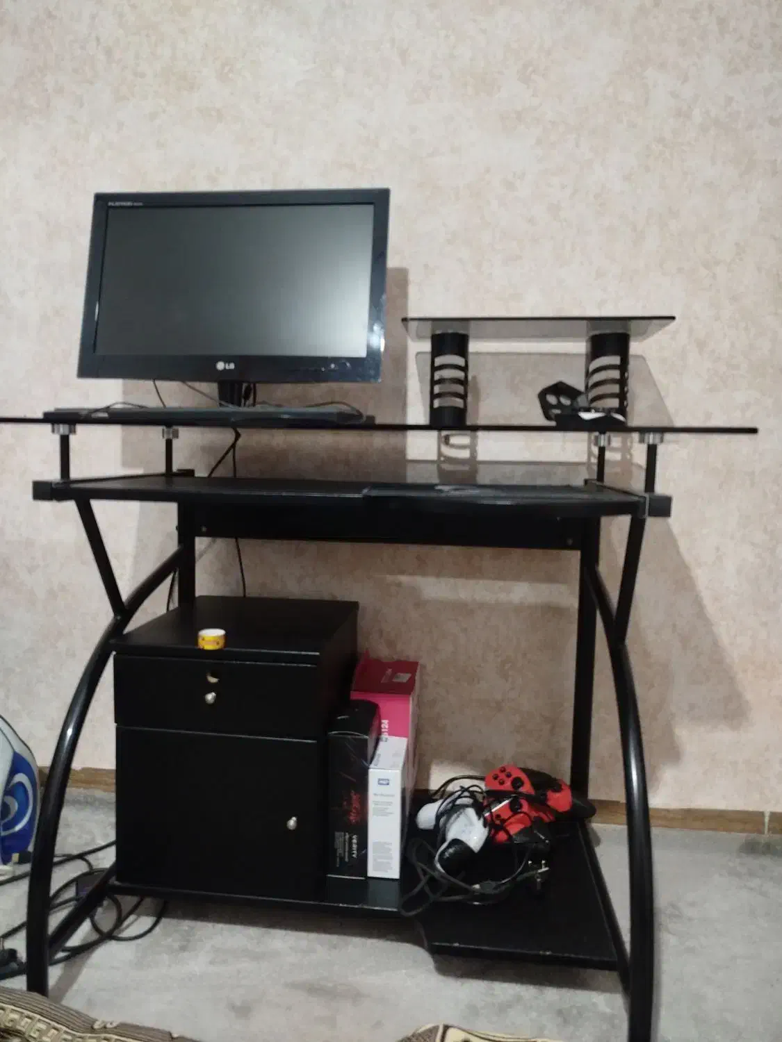 میز کامپیوتر|میز تحریر و کامپیوتر|صحنه, |دیوار