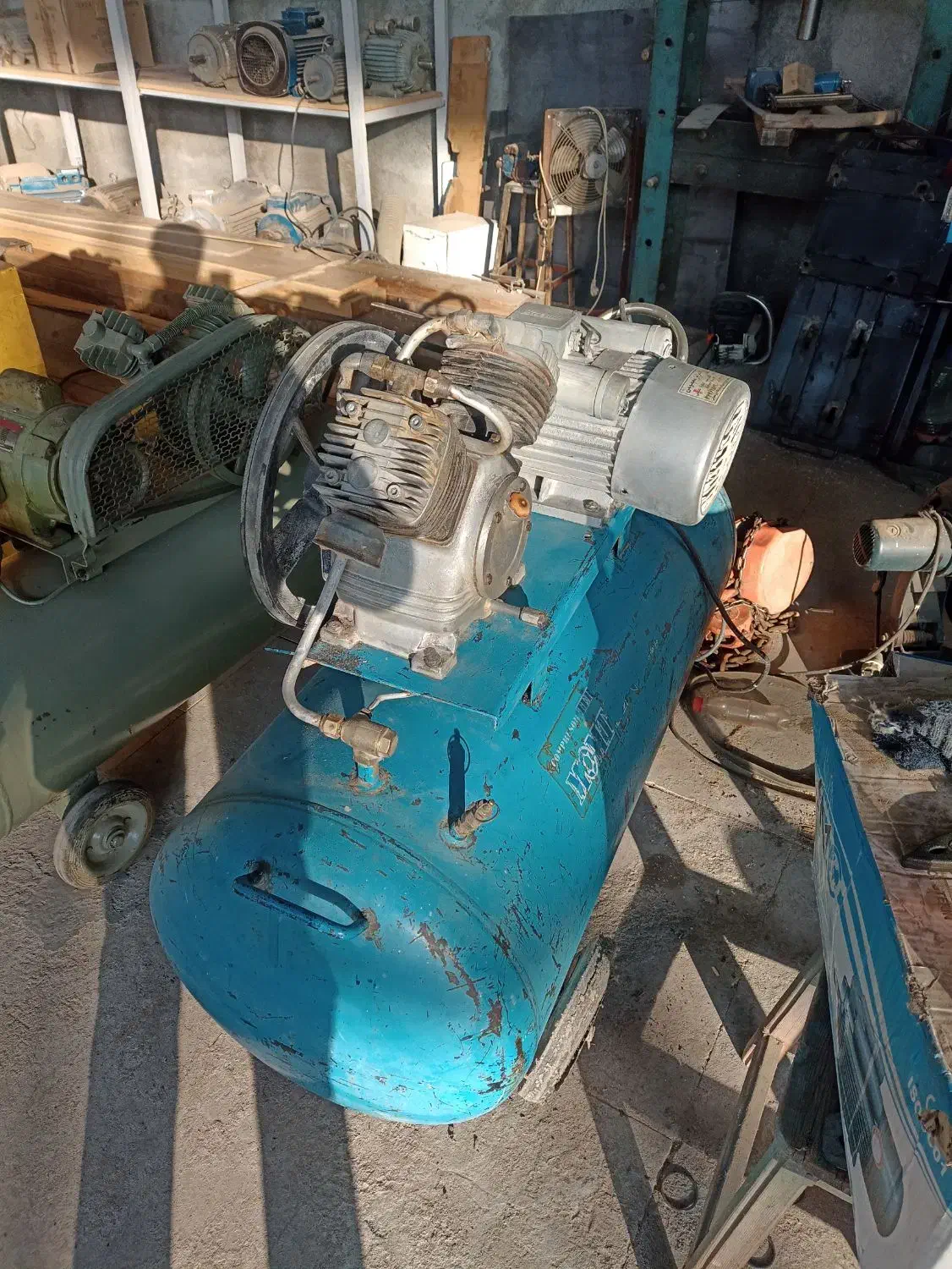 کمپرسور باد (پمپ باد) ۲۵۰ و ۵۰۰ لیتری|ماشین‌آلات صنعتی|خوی, |دیوار