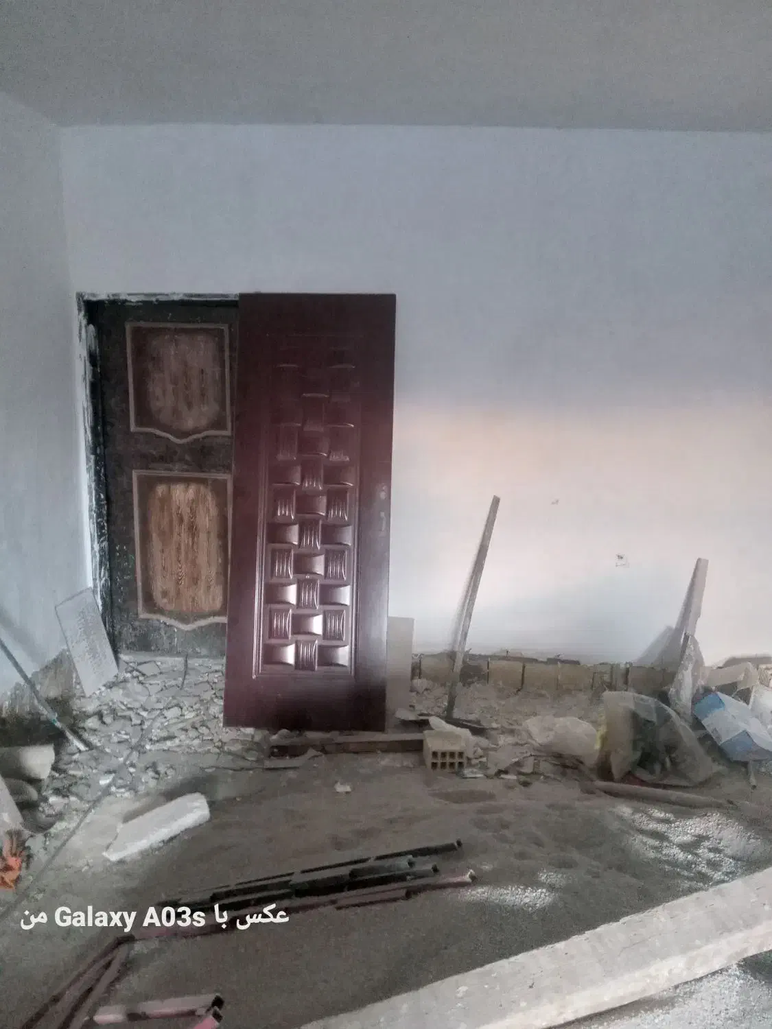 یک فرغون کار کرده یک عدد درب چوبی ۸۷*۲|مصالح و تجهیزات ساختمان|خرمآباد, |دیوار