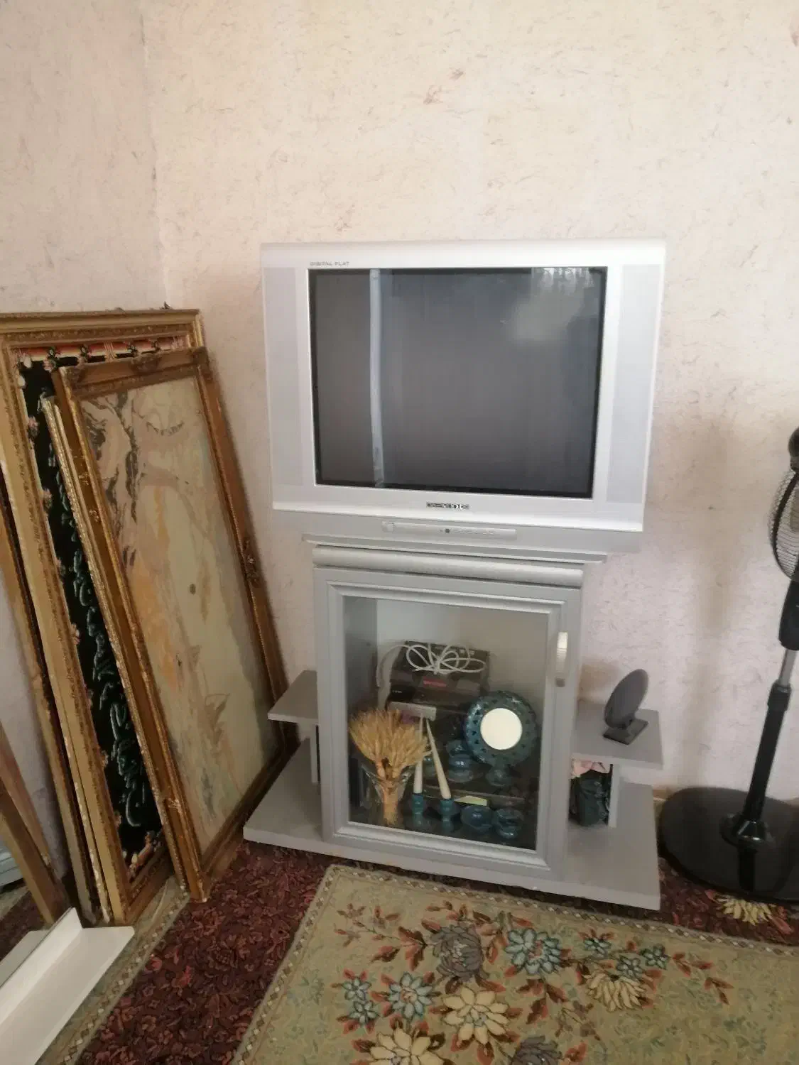 میز و تلویزیون 29 اینچ|تلویزیون و پروژکتور|زنجان, |دیوار