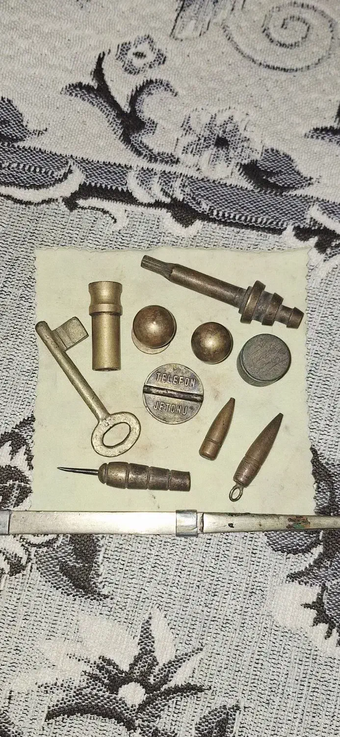 وسایل قدیمی برنجی آنتیک|کلکسیون اشیاء عتیقه|اردبیل, |دیوار