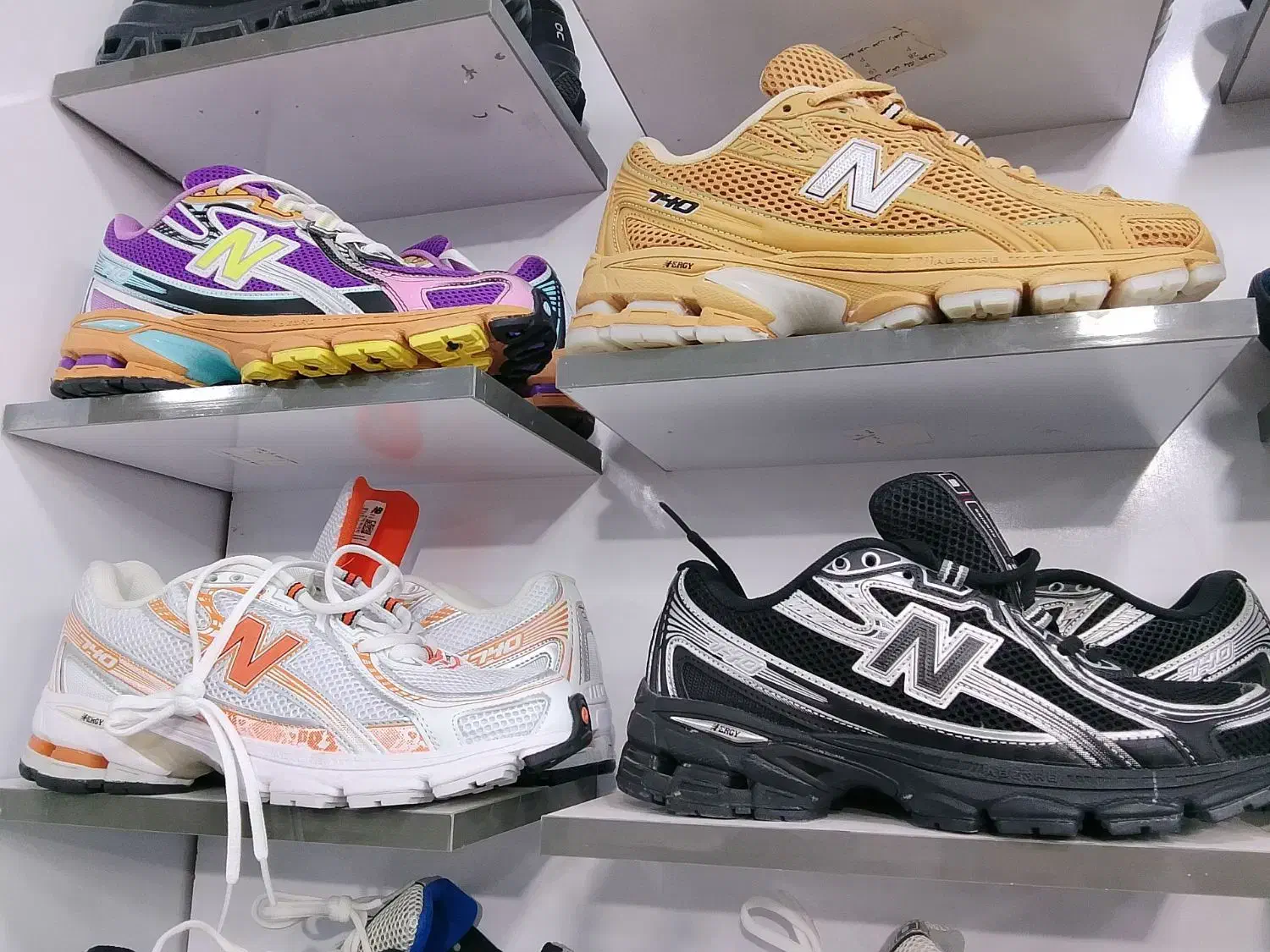 کفشهای اورجینال|کیف، کفش، کمربند|خوی, |دیوار