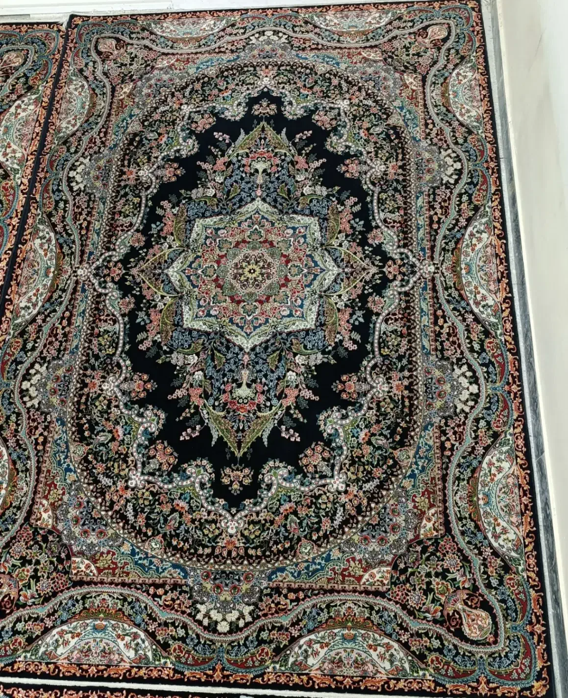 ۲تا فرش۶ متری ویه دونه ۹ متری با ۴ تا پشتی|فرش|مشکین‌دشت, |دیوار