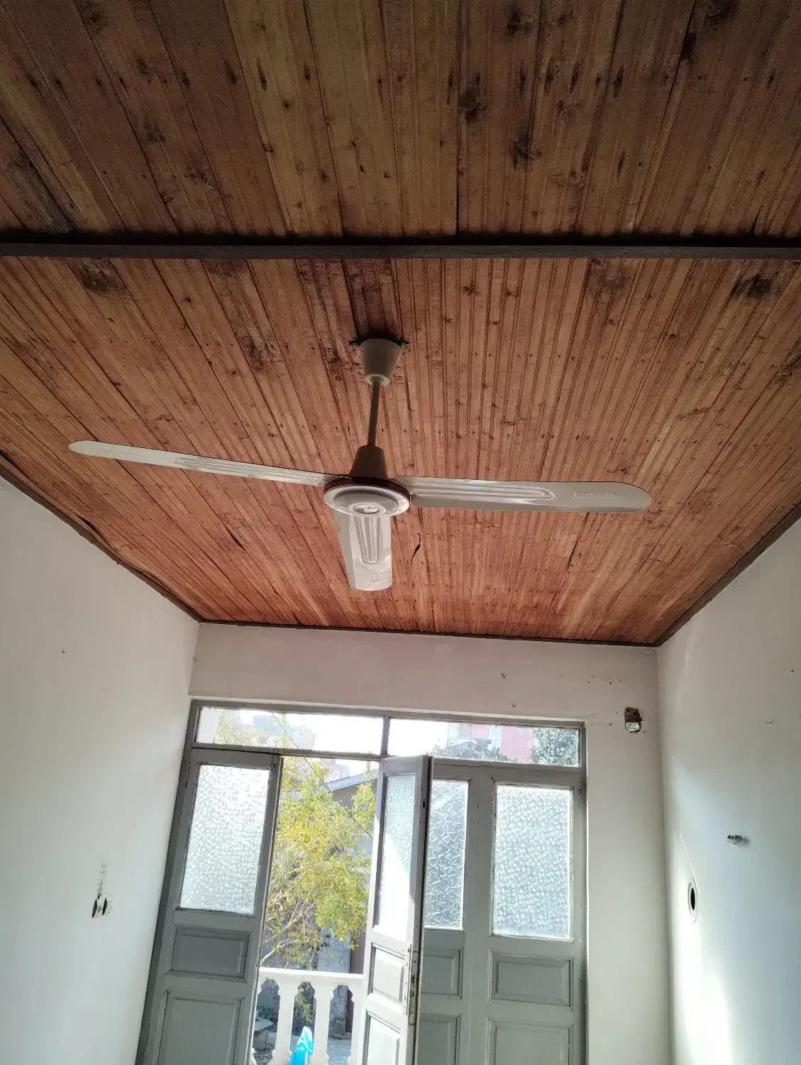 پنکه سقفی|پنکه و تصفیه‌کنندهٔ هوا|رشت, بازار|دیوار