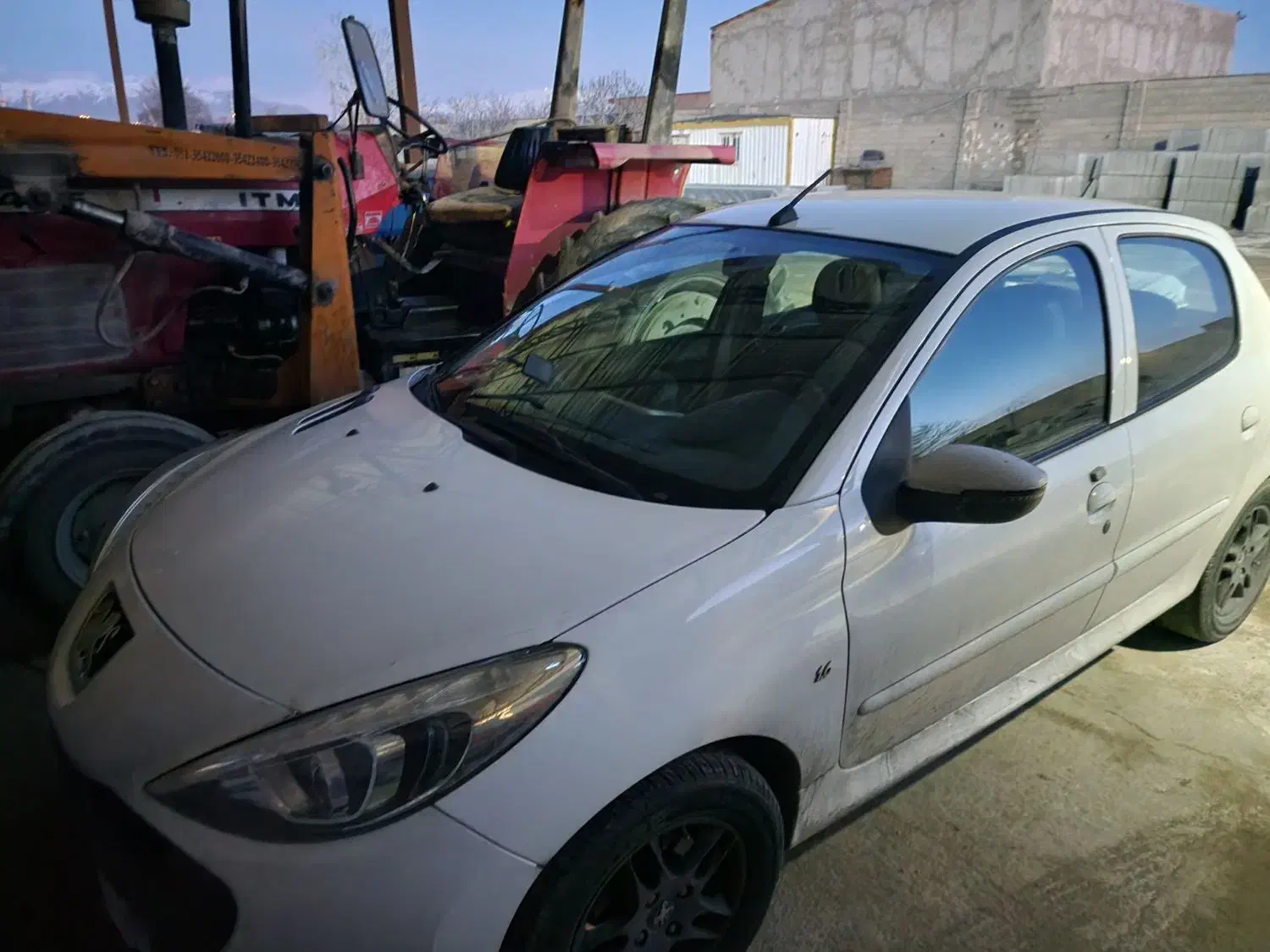 ۲۰۷ بیرنگ|خودرو سواری و وانت|چهارباغ, |دیوار