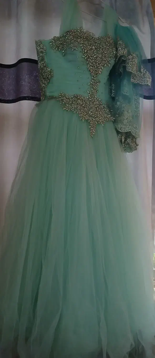 لباس عقد|لباس|بندر انزلی, شانگهای پرده|دیوار