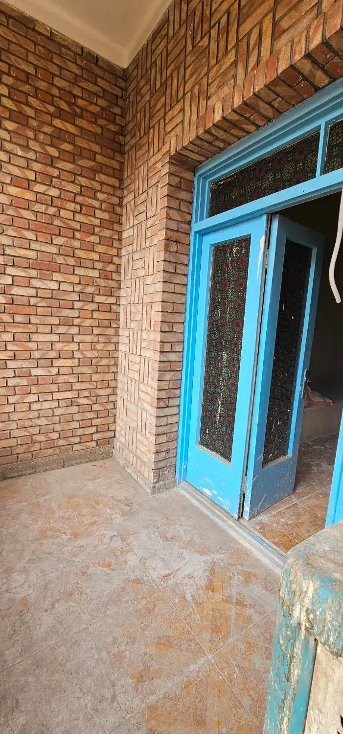 ۸۰۰ متر بنا با ۳۰۰ متر حیاط دربست خ نجات الهی