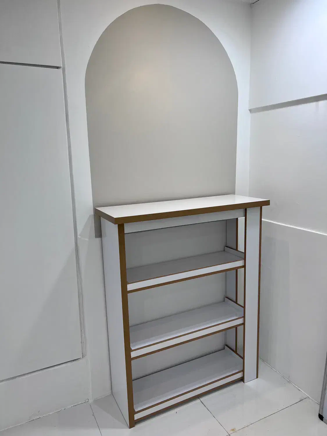 تخت چمدونی و صندلی استاد کار|آرایشگاه و سالنهای زیبایی|بوشهر, |دیوار