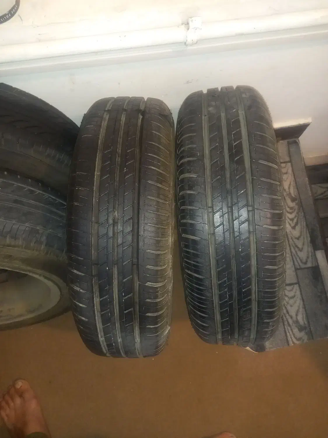 گاز ال پی جی و لاستیک در حد نو|قطعات یدکی و لوازم جانبی|بروجرد, |دیوار