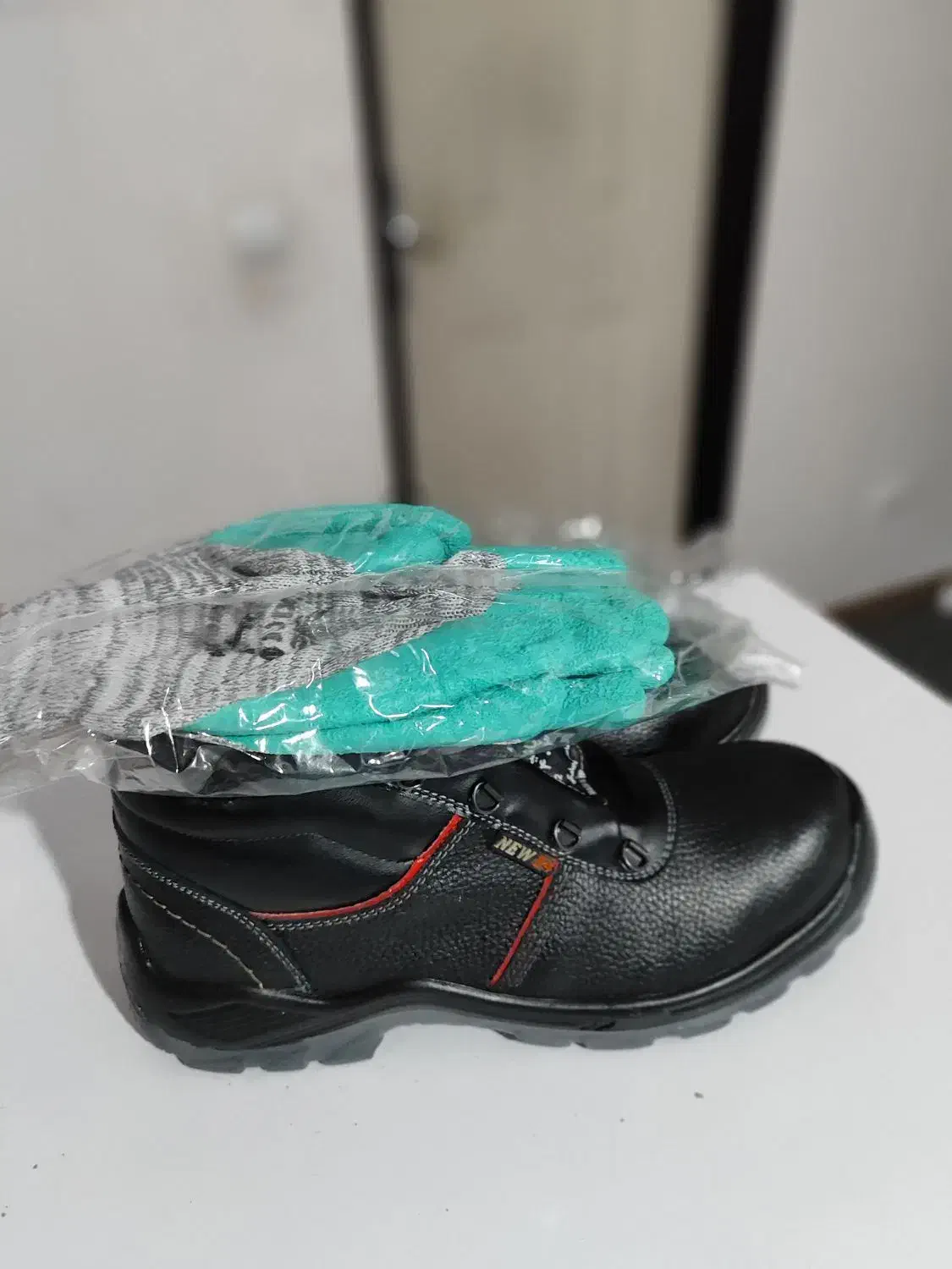 کفش ایمنی و دستکش کار|کیف، کفش، کمربند|تبریز, |دیوار