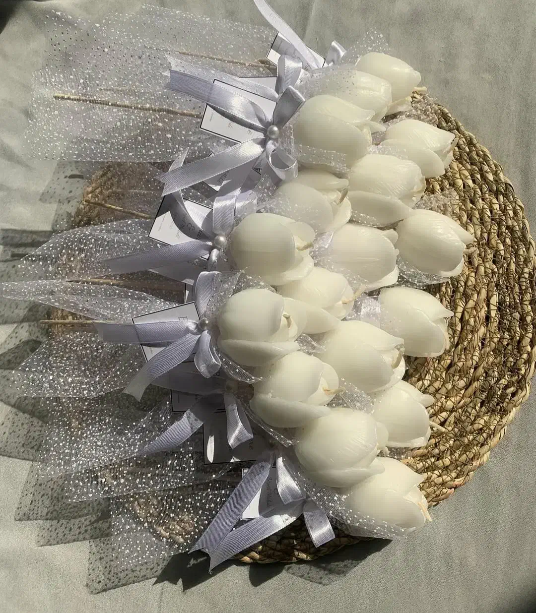 شاخه گل لاله|گل مصنوعی|نی‌ریز, |دیوار