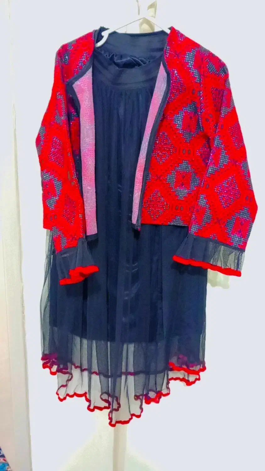 کت و دامن|لباس|دورود, |دیوار