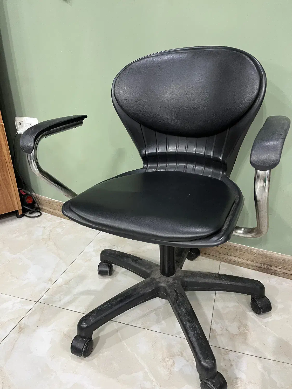 لوازم آرایشگاه|آرایشگاه و سالن‌های زیبایی|بابلسر, |دیوار